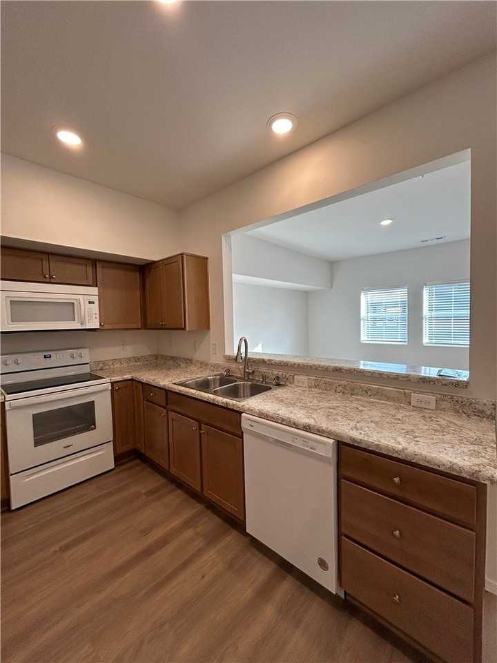 2806 W Mockingbird Ln - Photo 2 of 19