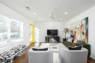 568 E Rebecca St - Photo 1 of 1