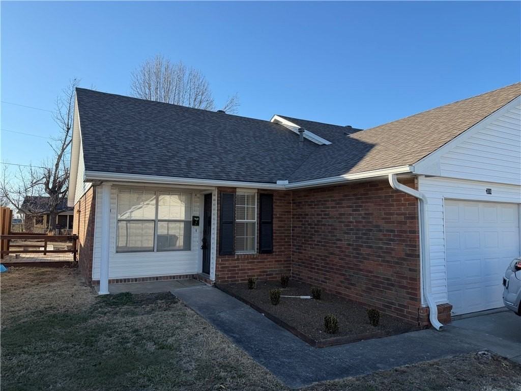314 S 11th Pl