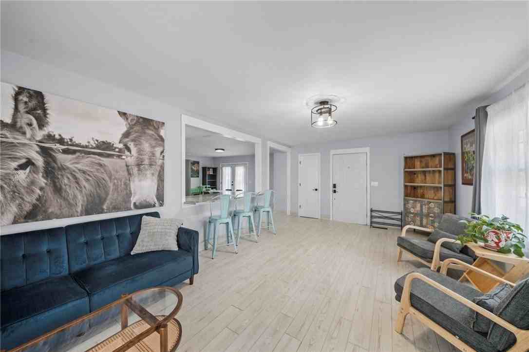 1202 Sw B St - Photo 7 of 18