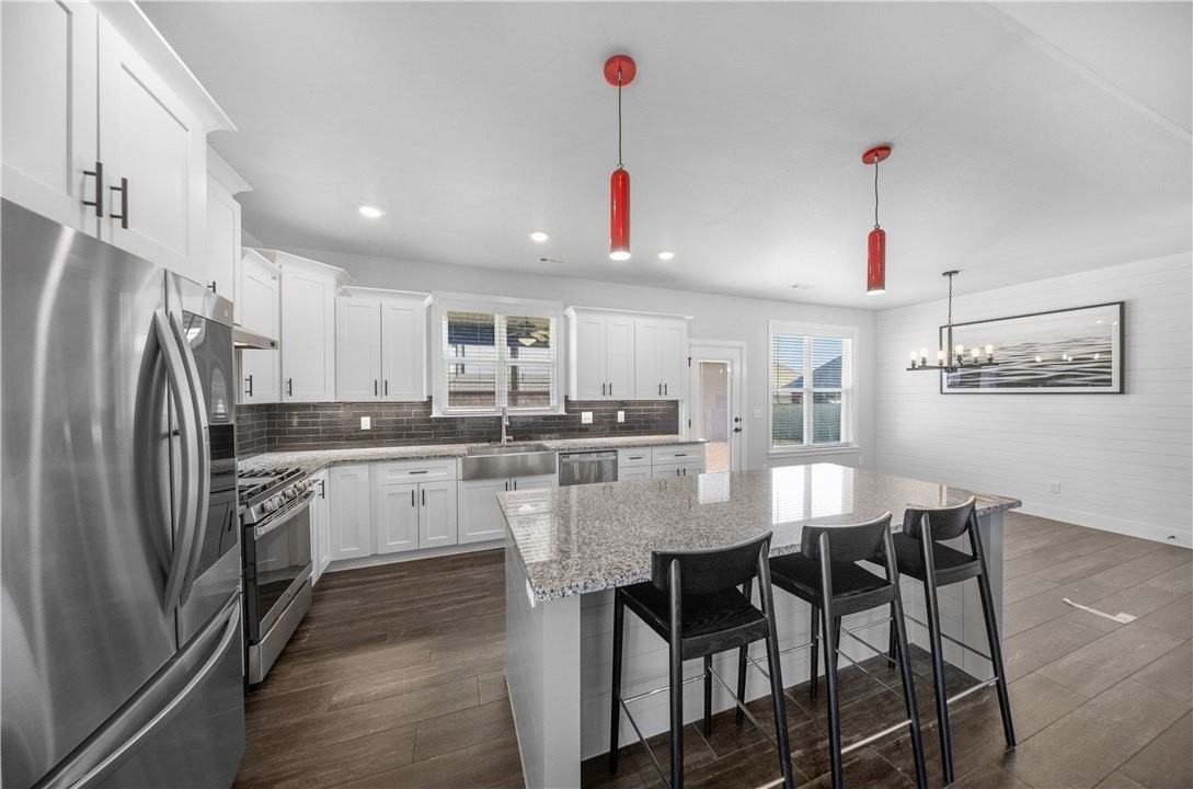 1140 Hope St - Photo 3 of 33