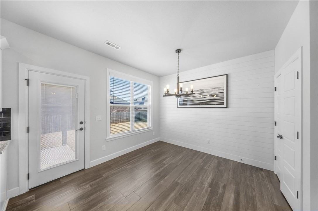 1140 Hope St - Photo 6 of 33