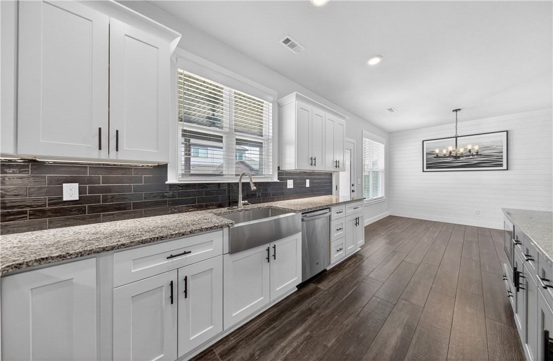 1140 Hope St - Photo 7 of 33