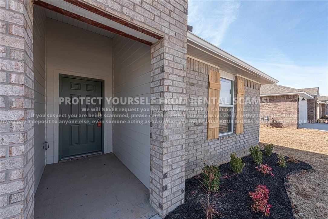 3031 Laredo Ln - Photo 3 of 18