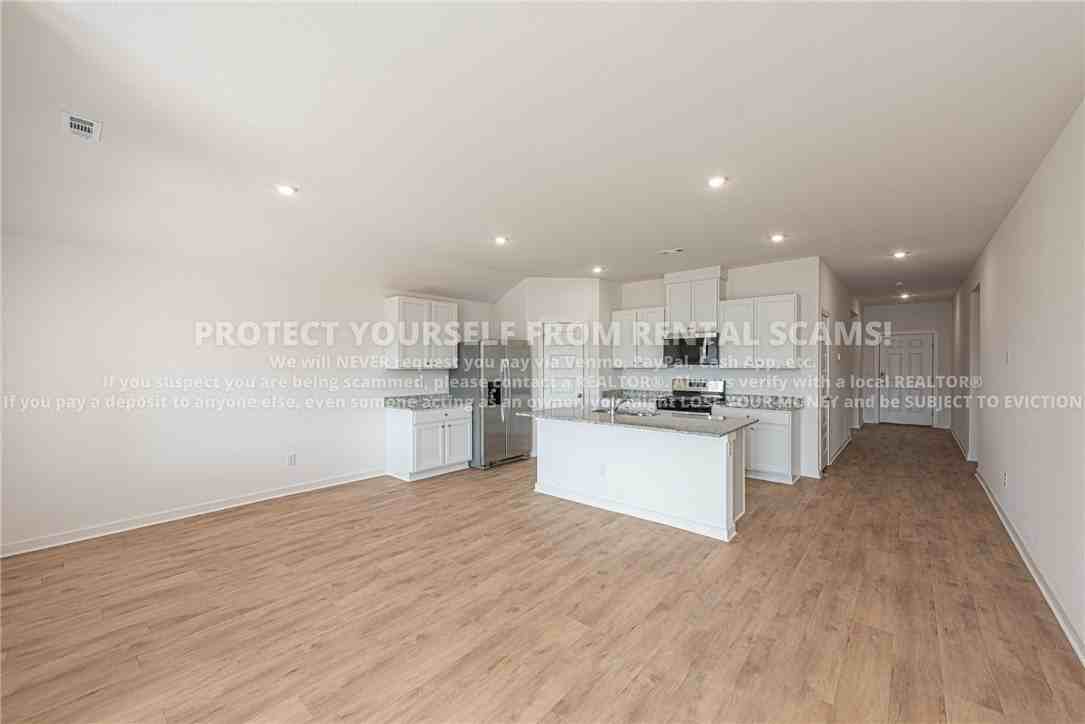 3031 Laredo Ln - Photo 6 of 18