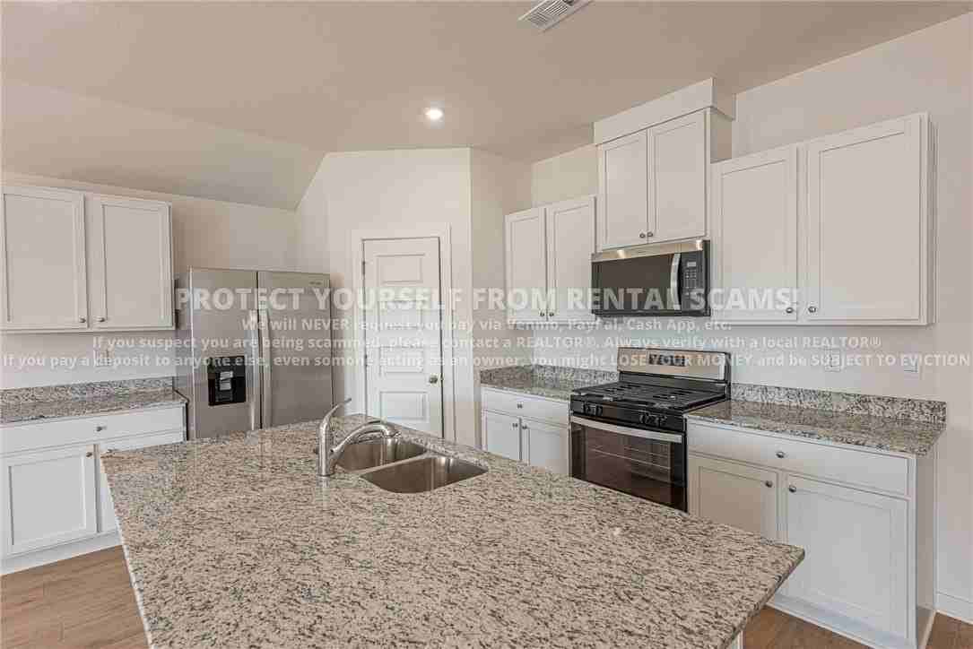 3031 Laredo Ln - Photo 7 of 18