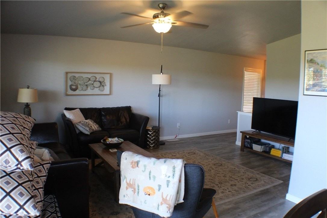 4 Tilbury Ln - Photo 3 of 25