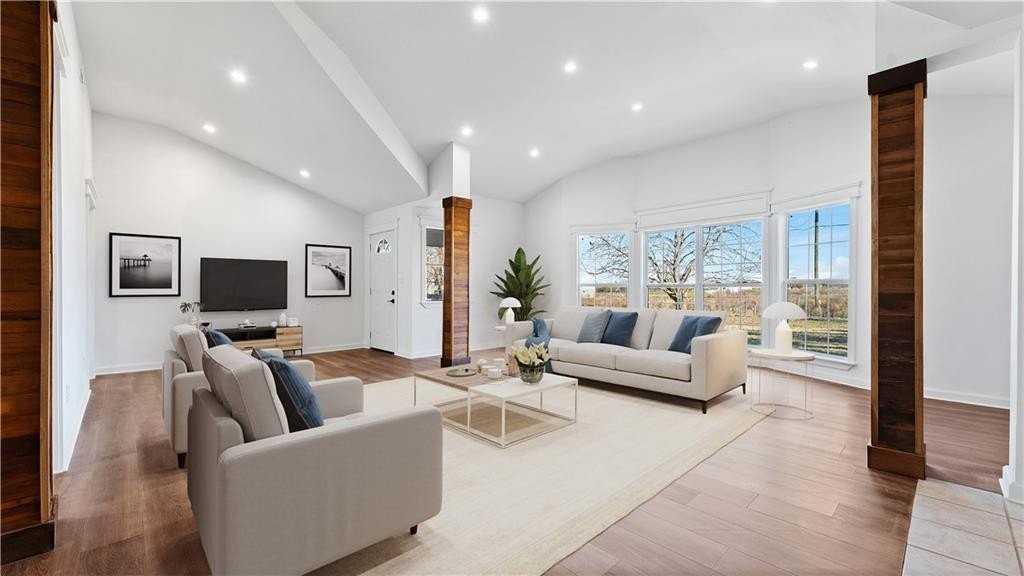 5748 N Graham Rd - Photo 4 of 36