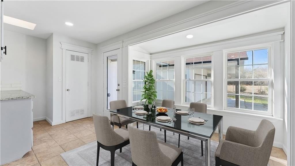 5748 N Graham Rd - Photo 7 of 36