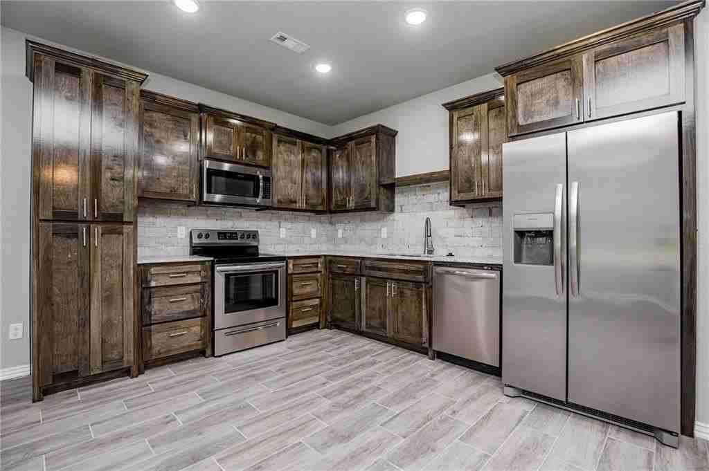 1903 Azlin Pl #B - Photo 2 of 10