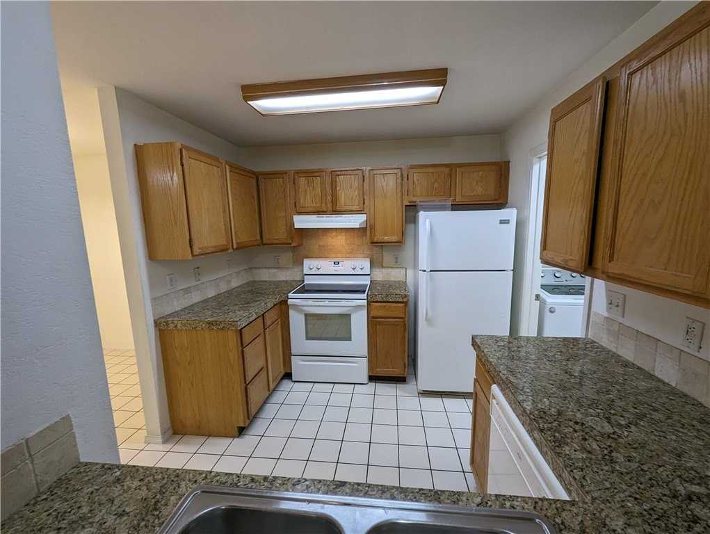 2082 E Farr Ln - Photo 5 of 19