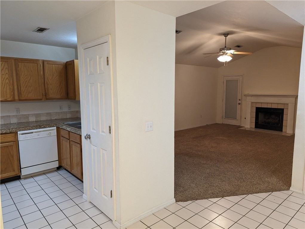 2082 E Farr Ln - Photo 6 of 19