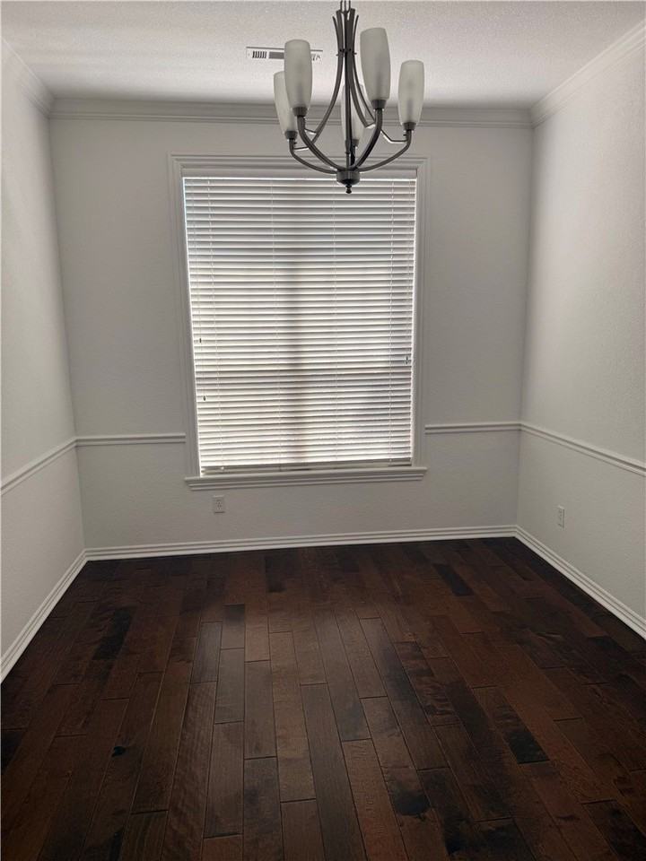 5102 Roxbury Way - Photo 5 of 19