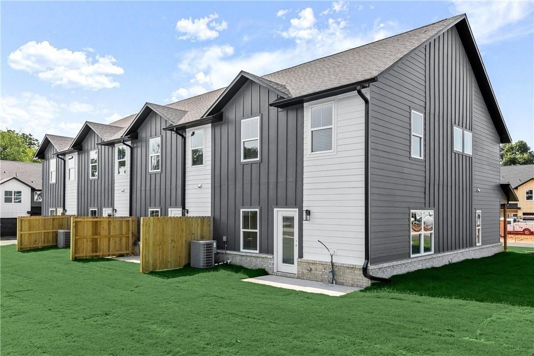 547 W Pickens Rd - Photo 3 of 17