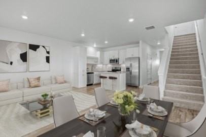 547 W Pickens Rd - Photo 4 of 17