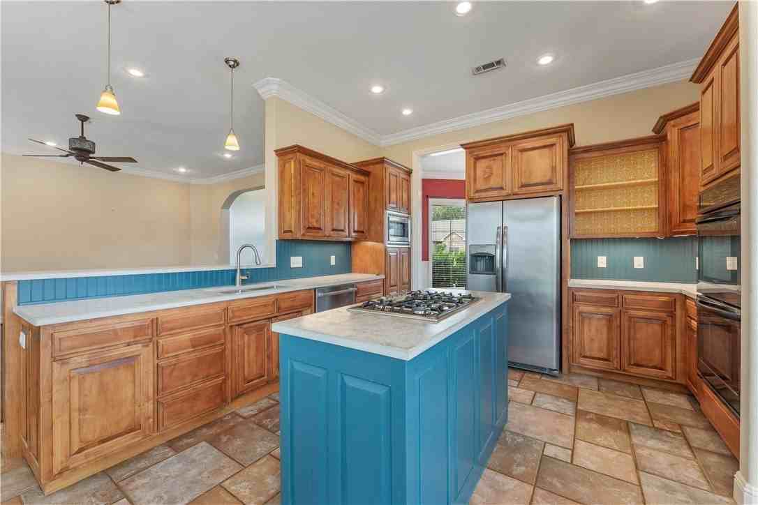 501 Se Eaton St - Photo 3 of 18