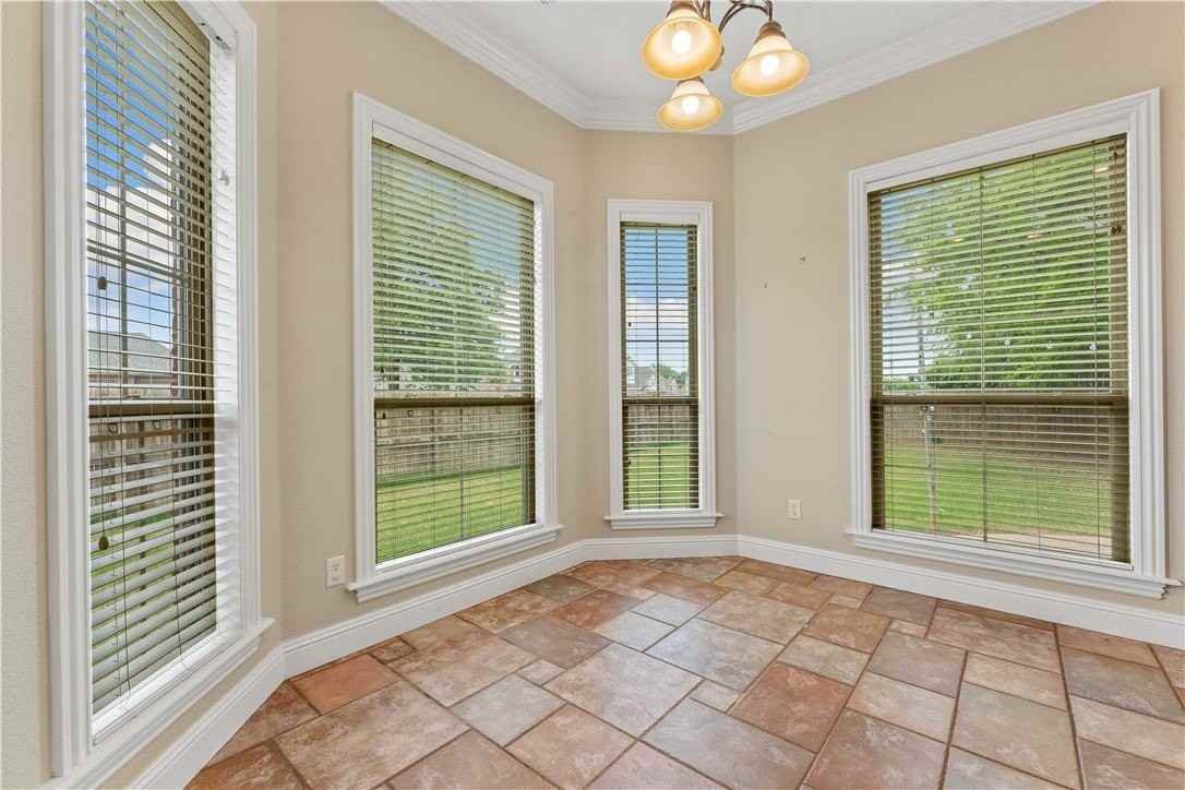 501 Se Eaton St - Photo 4 of 18