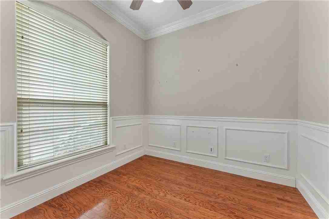 501 Se Eaton St - Photo 5 of 18