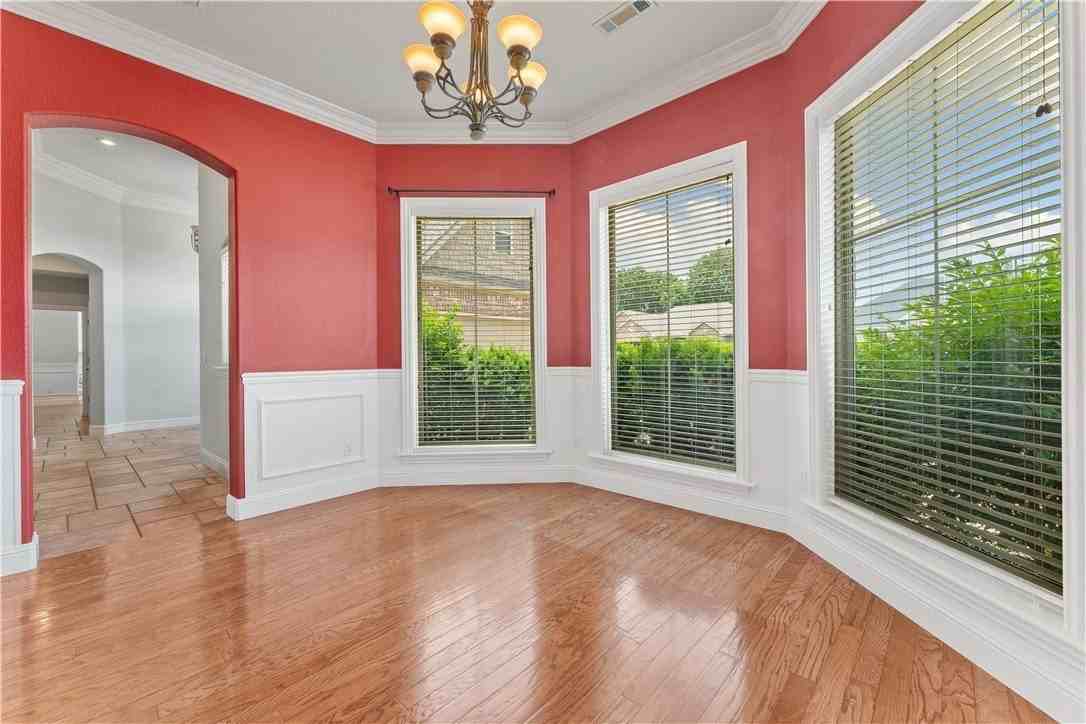 501 Se Eaton St - Photo 6 of 18