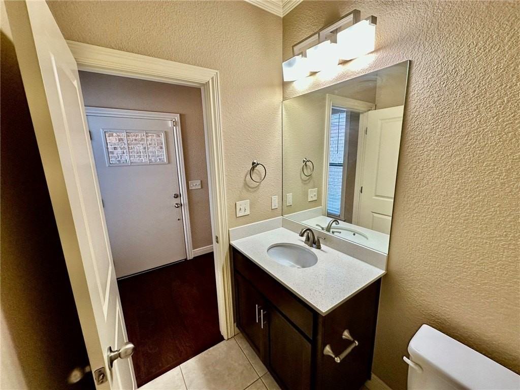 6613 Valley View Rd - Photo 6 of 36