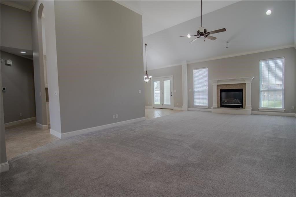 5607 S 43rd St - Photo 3 of 19