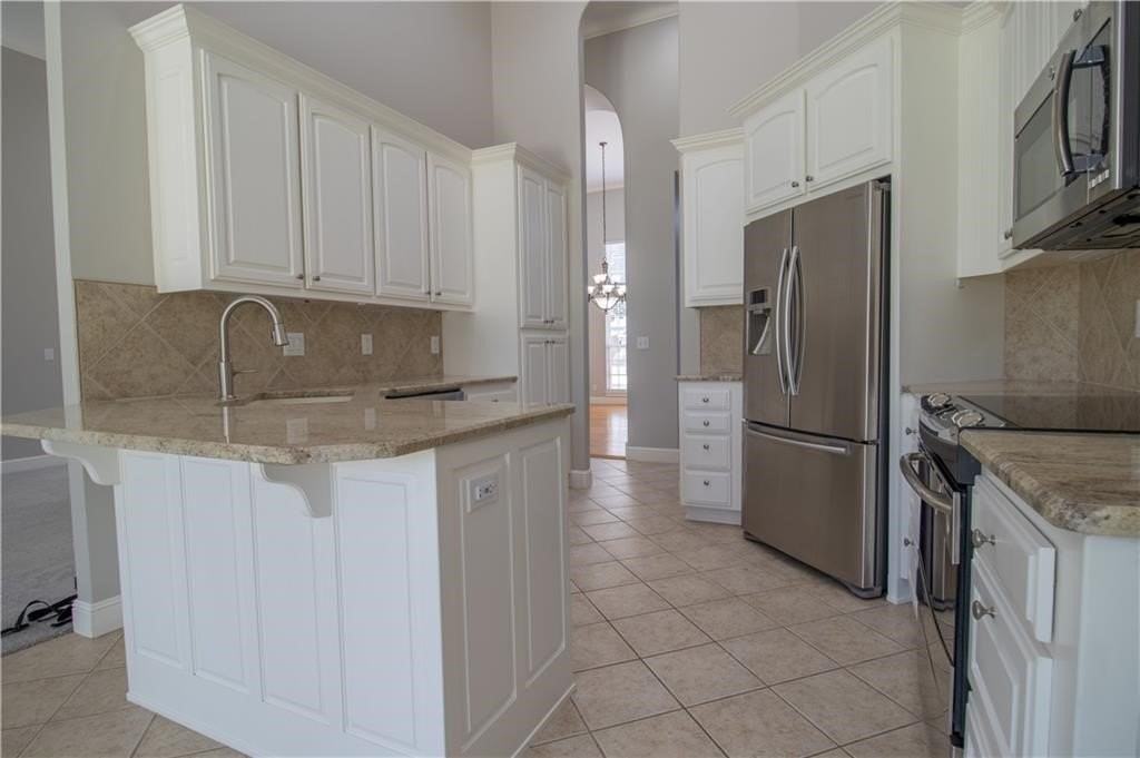 5607 S 43rd St - Photo 4 of 19