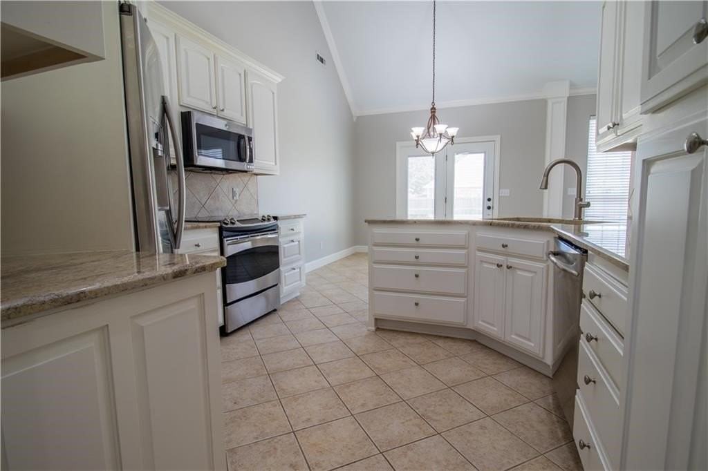 5607 S 43rd St - Photo 5 of 19