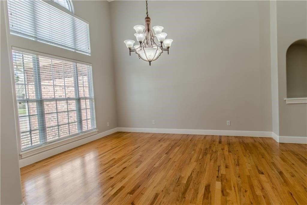 5607 S 43rd St - Photo 7 of 19