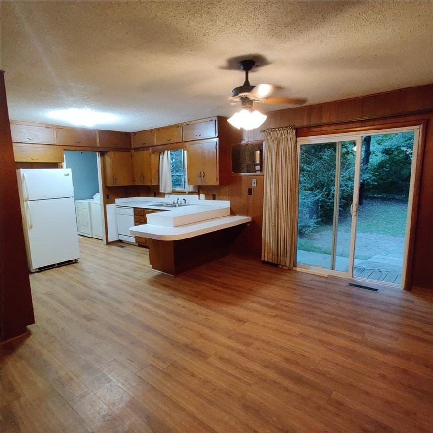 1351 N Stephens Ave - Photo 3 of 17