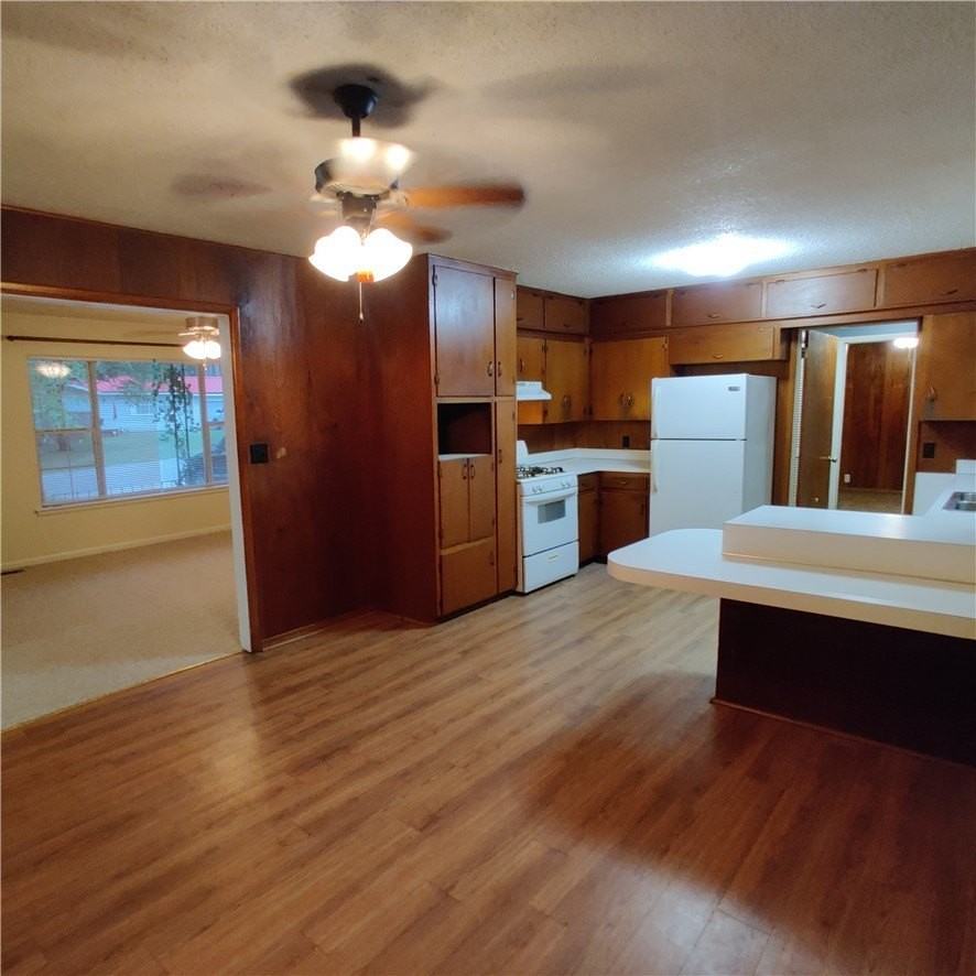 1351 N Stephens Ave - Photo 4 of 17