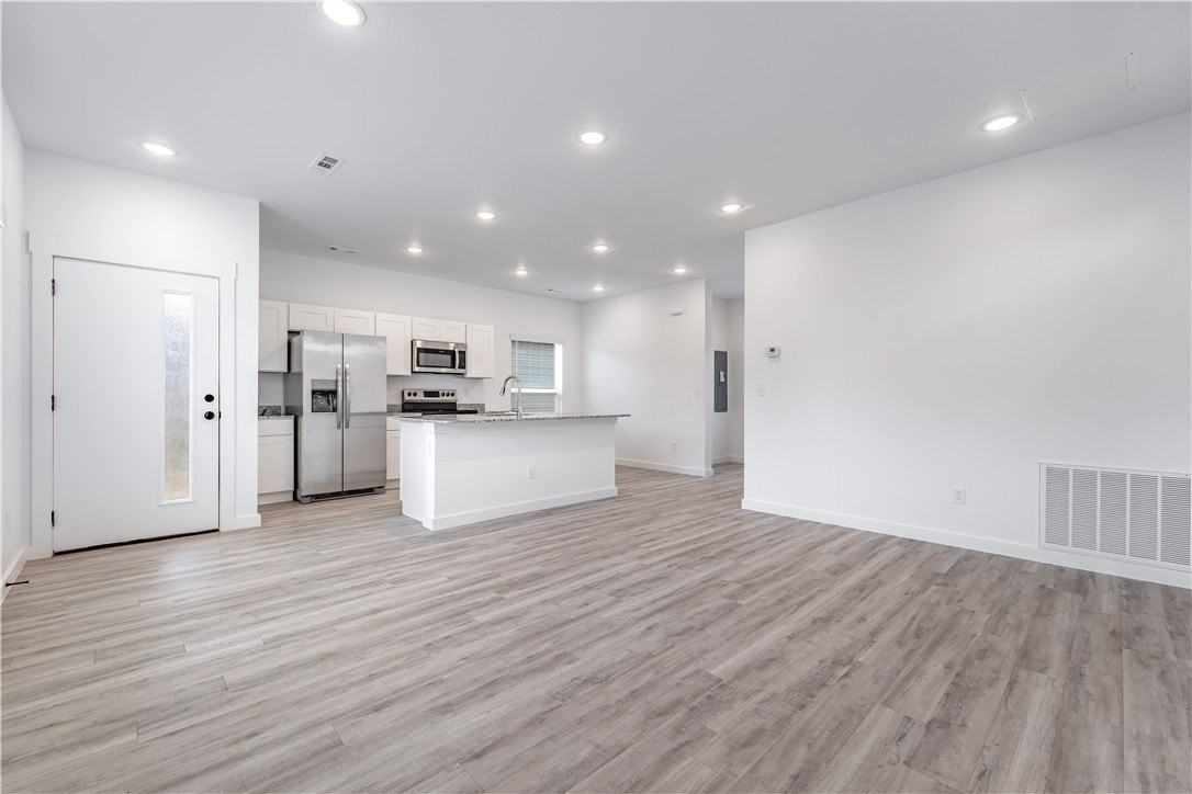 840 Boardwalk Ave - Photo 2 of 17