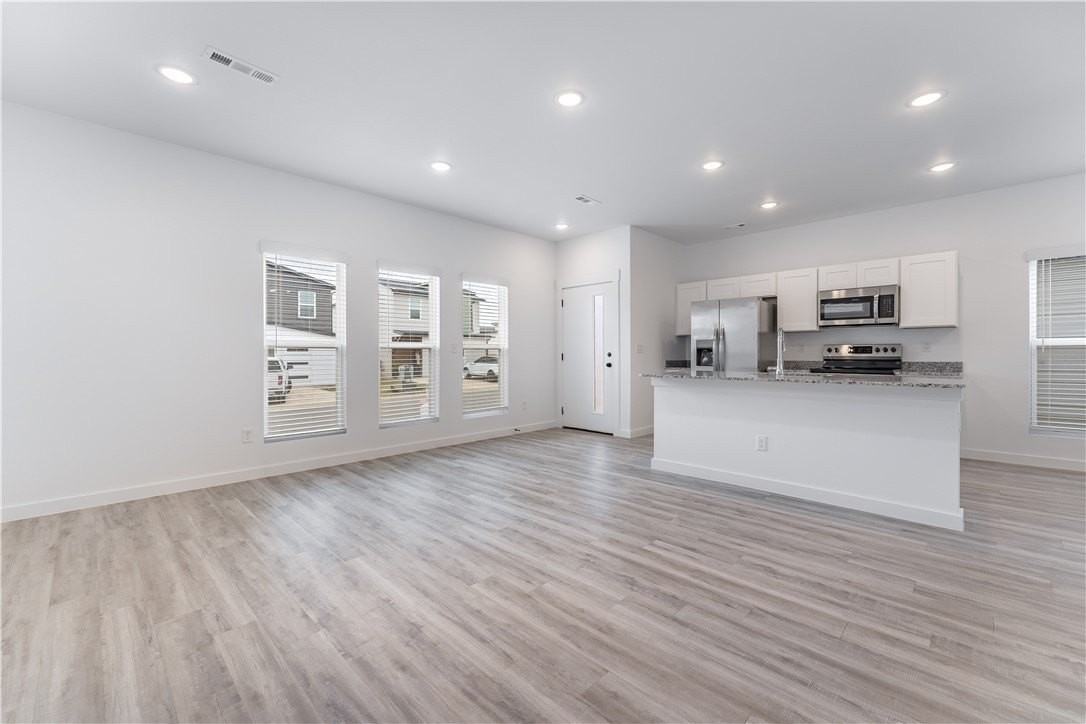 840 Boardwalk Ave - Photo 3 of 17