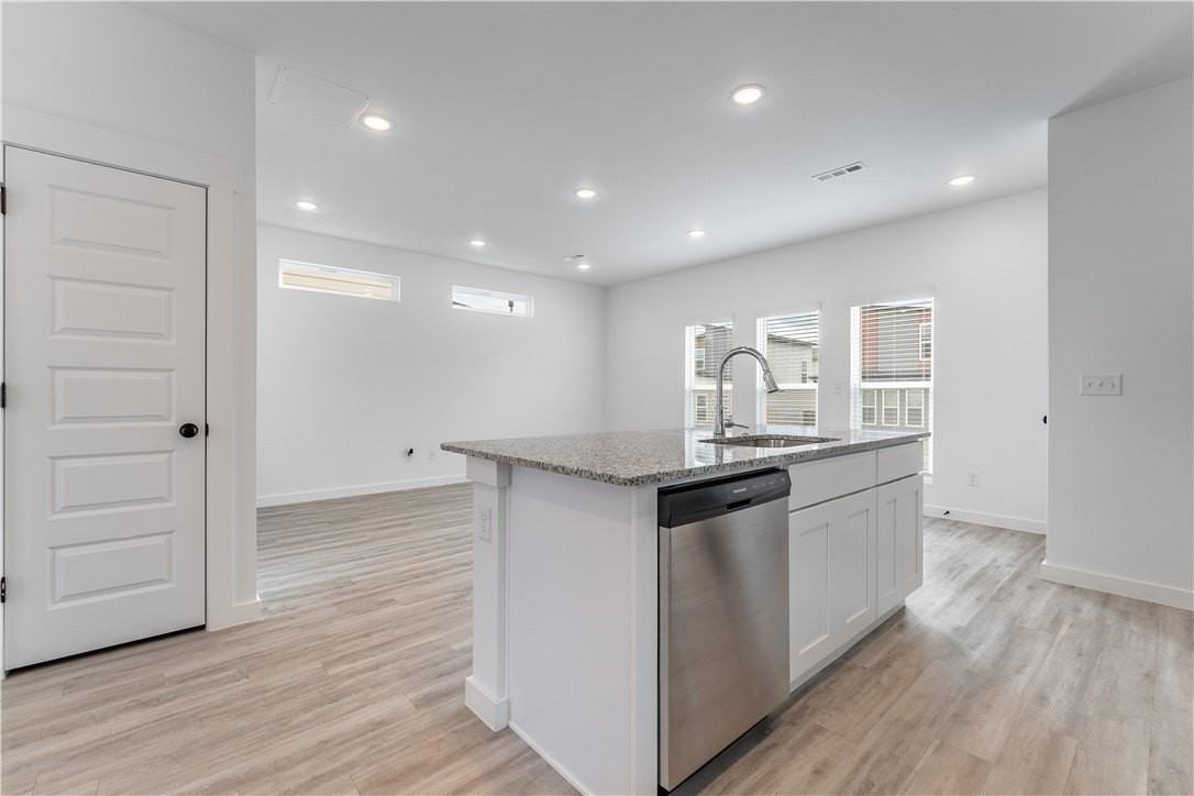 840 Boardwalk Ave - Photo 5 of 17