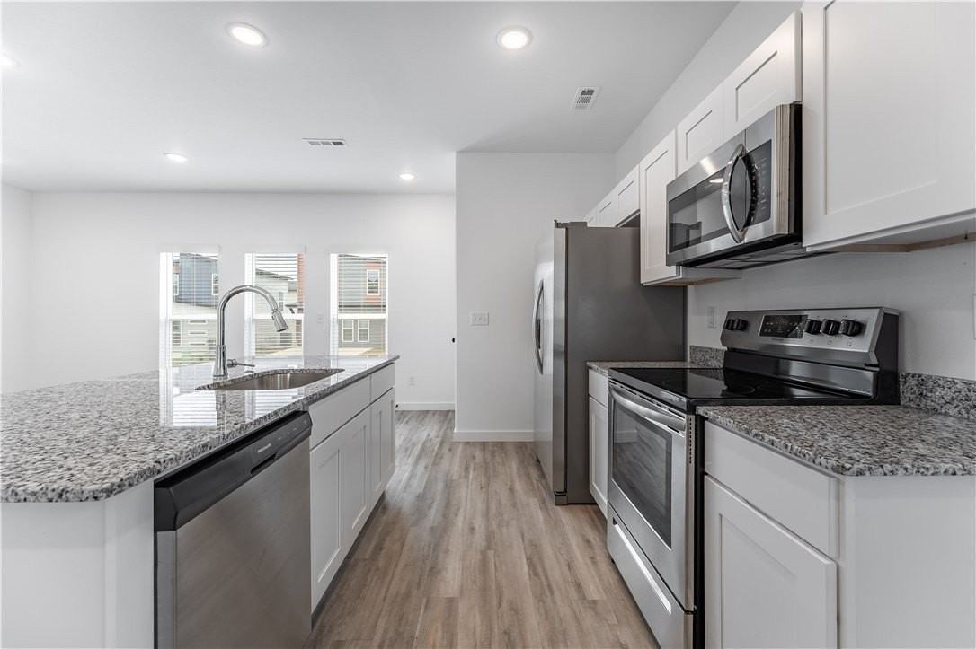 840 Boardwalk Ave - Photo 7 of 17