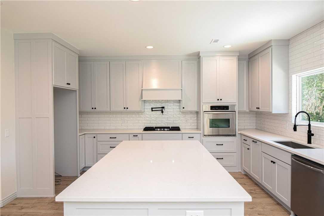 13734 Canal St - Photo 4 of 34