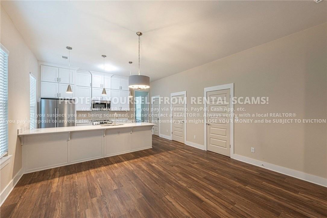 874 S Hill Ave #101 - Photo 4 of 15