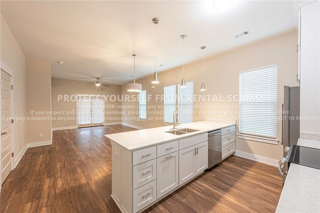 874 S Hill Ave #101 - Photo 6 of 15