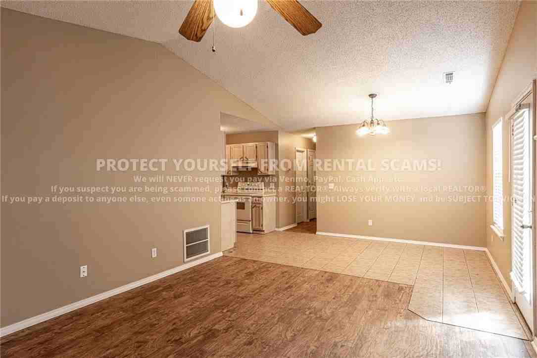 3195 W Woodfield Way - Photo 5 of 12