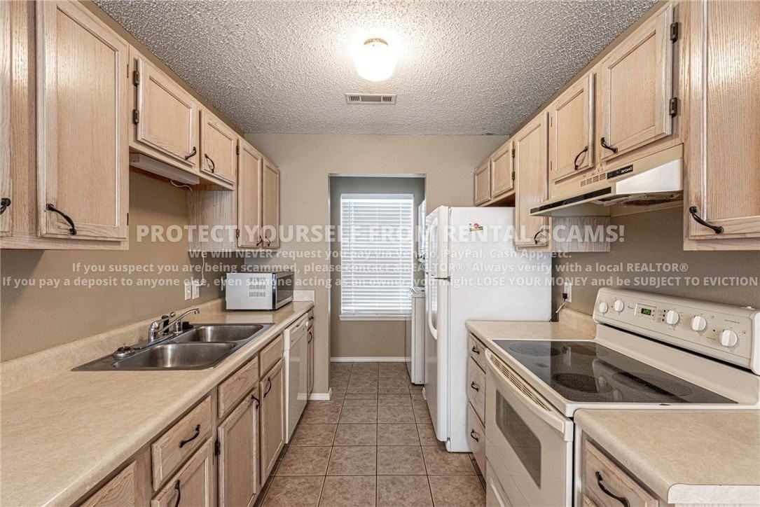 3195 W Woodfield Way - Photo 6 of 12