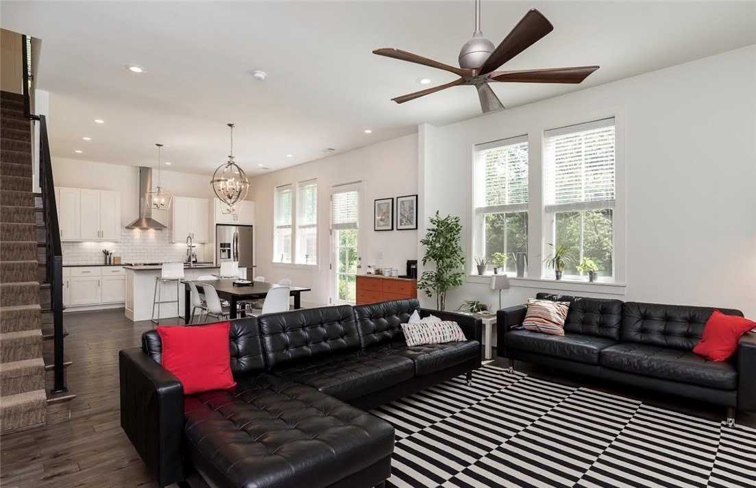 306 Nw H St - Photo 2 of 13