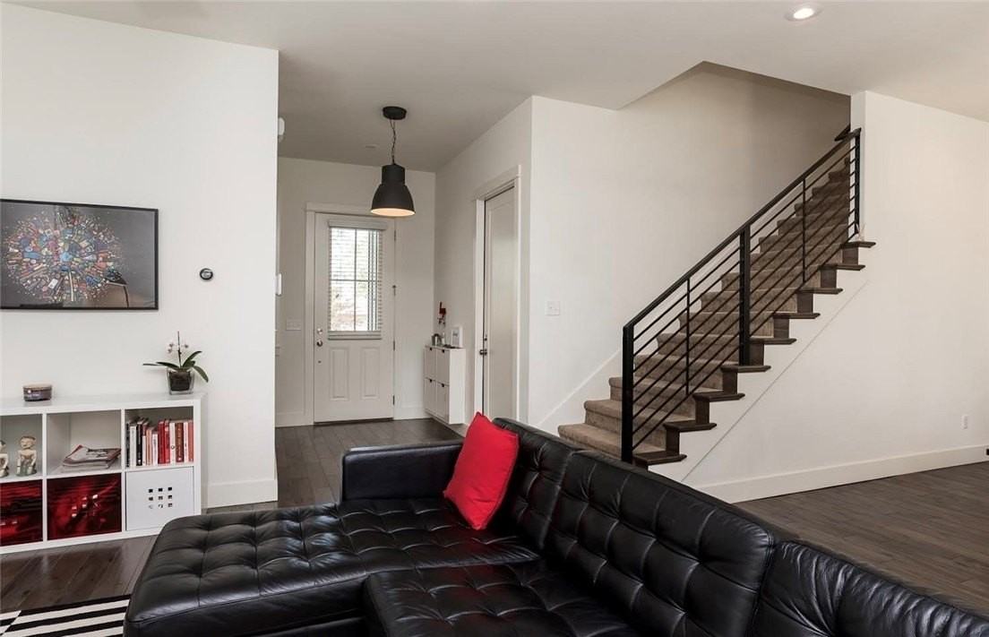 306 Nw H St - Photo 3 of 13