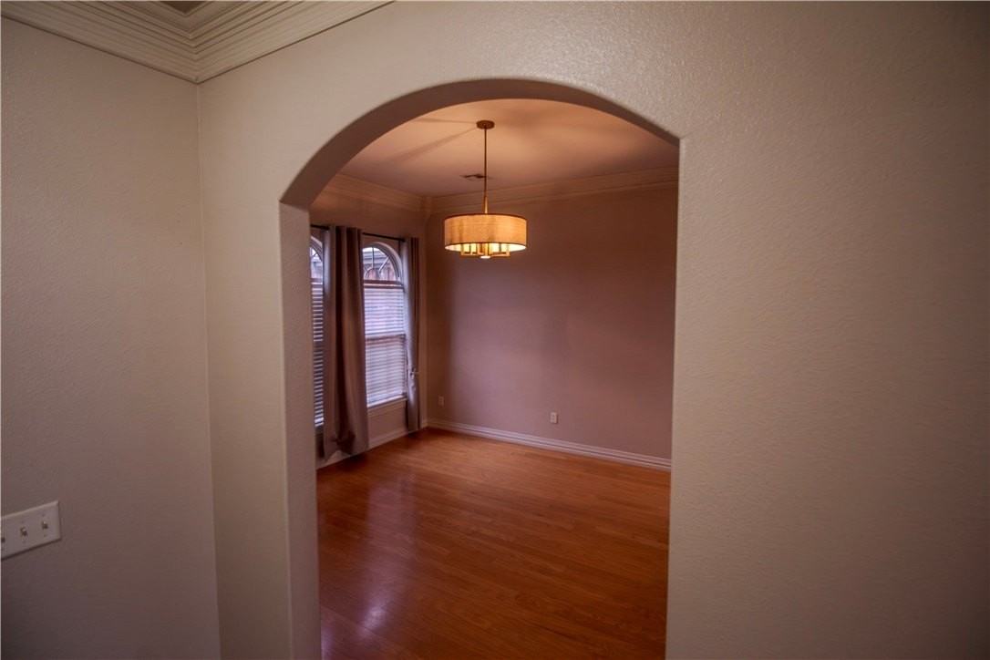 202 Dawn Dr - Photo 3 of 40