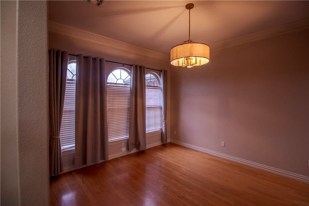 202 Dawn Dr - Photo 4 of 40