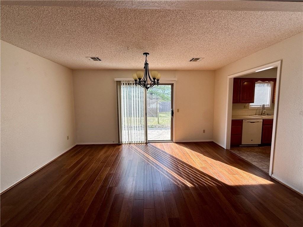 9 Dunedin Dr - Photo 4 of 34