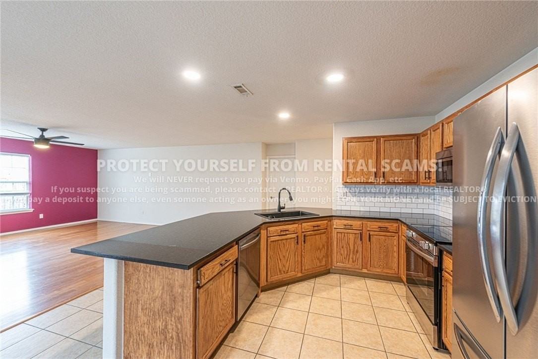 1384 S Holland Dr - Photo 6 of 16