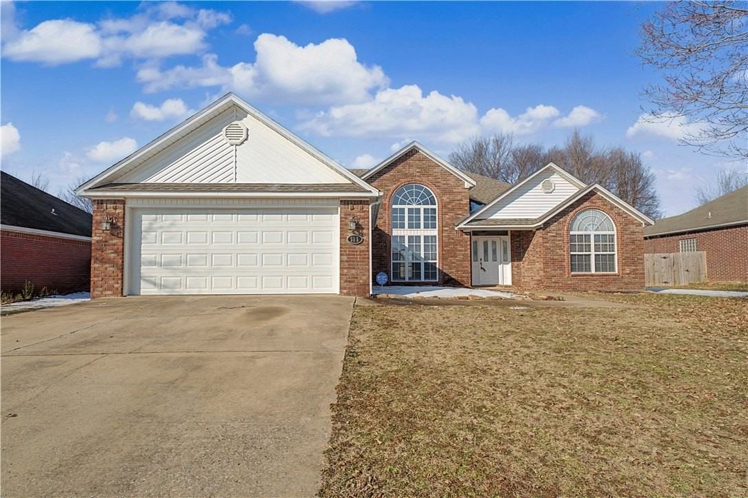 585 Lynn Dr
