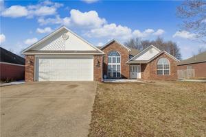 featured image of 585 Lynn Dr