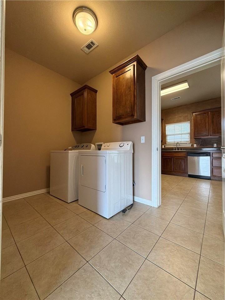 4246 N Zion Valley Dr - Photo 4 of 8