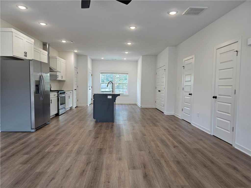 987 N Crater Ave #1 - Photo 4 of 19