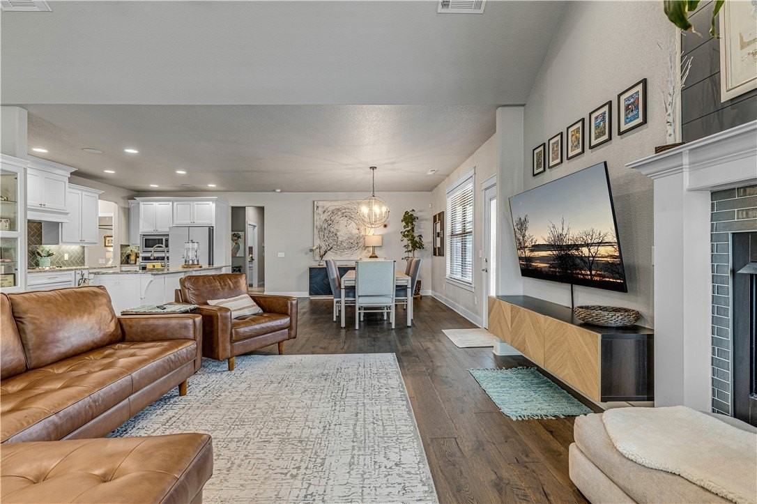 2630 E Bayside Xing - Photo 5 of 32